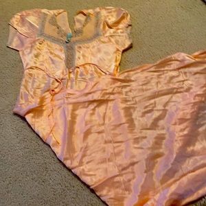Vintage lady love sleeping gown